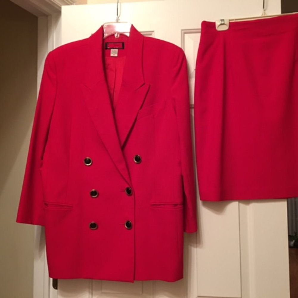 WE WELCOME REASONABLE OFFERS! 2 pcs suit RED sz 14 100% Wool Lined Long Sleeves